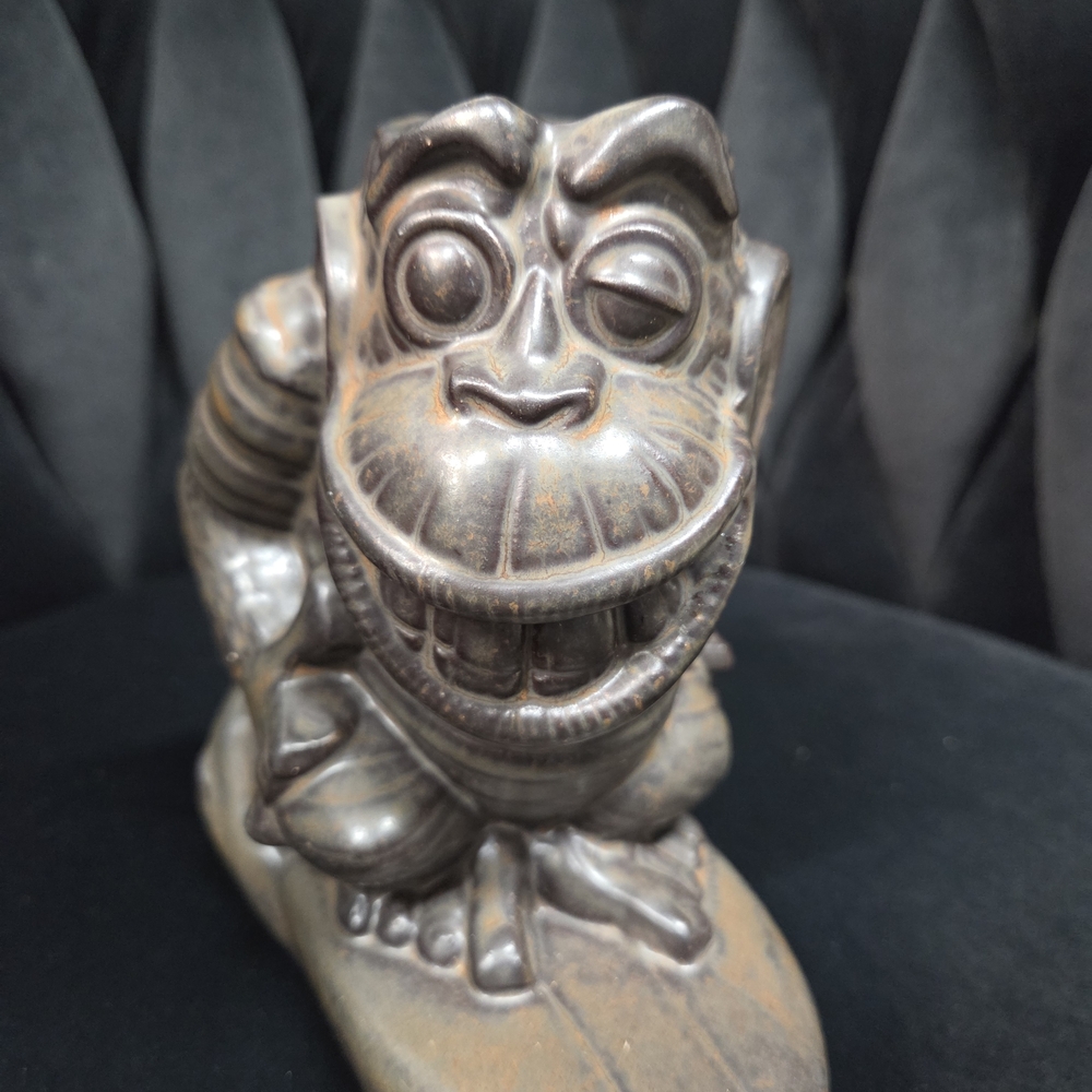Bronze Tone Smiling Figurine,surfin Monkey Brown)